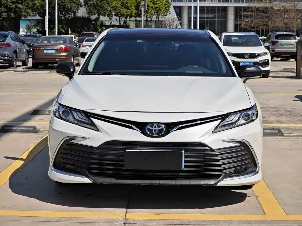Toyota Camry — фото 7