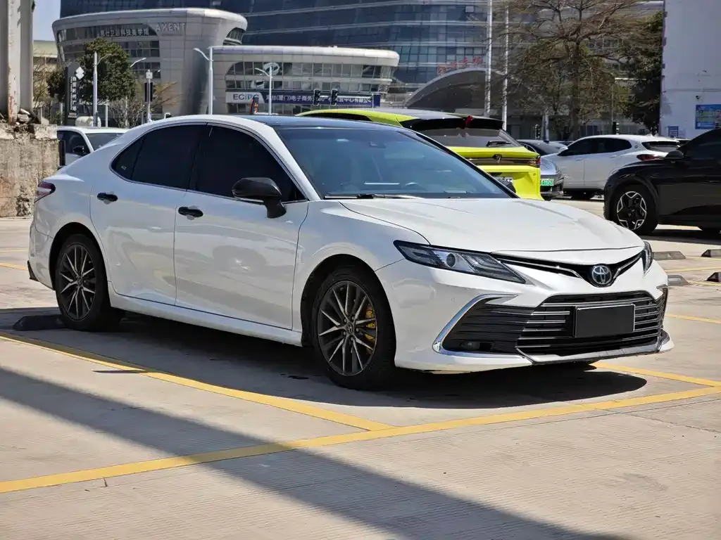 Toyota Camry — фото 3