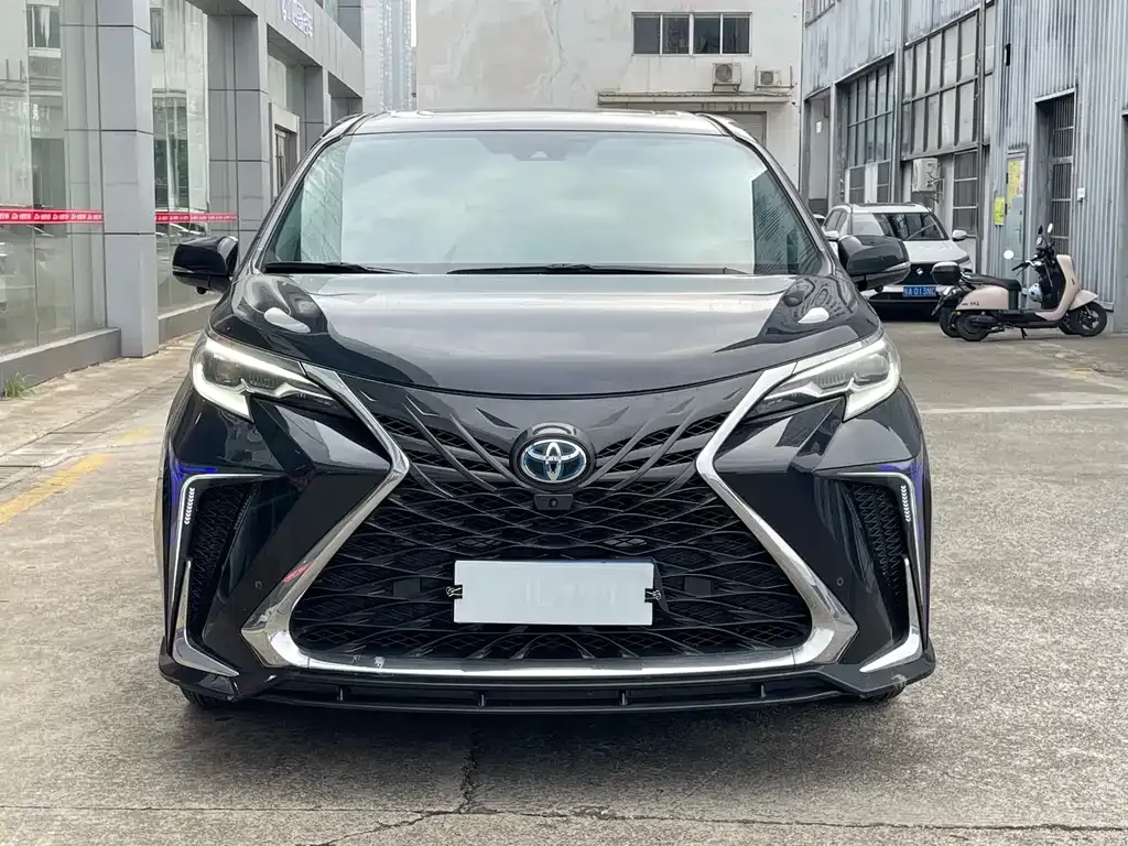 Toyota Sienna — фото 8