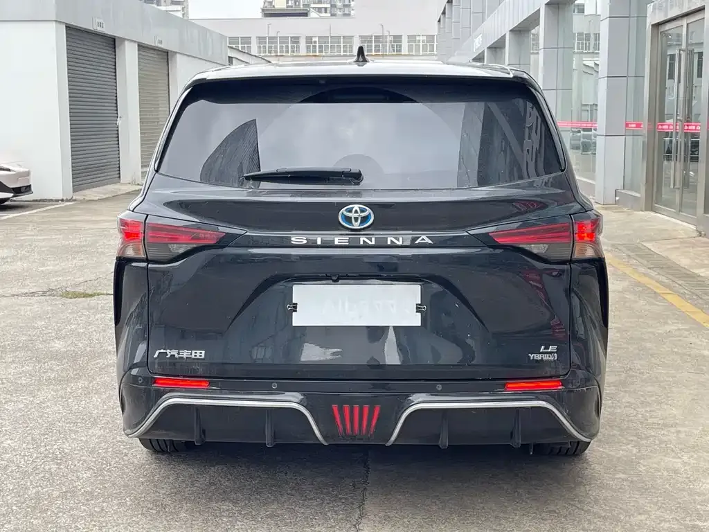 Toyota Sienna — фото 9