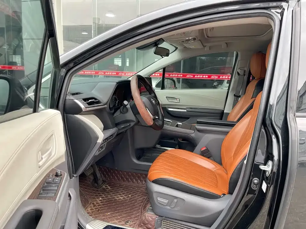 Toyota Sienna — фото 2