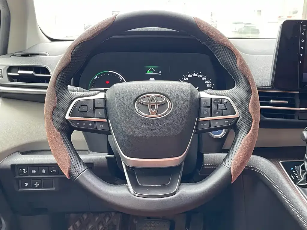 Toyota Sienna — фото 5