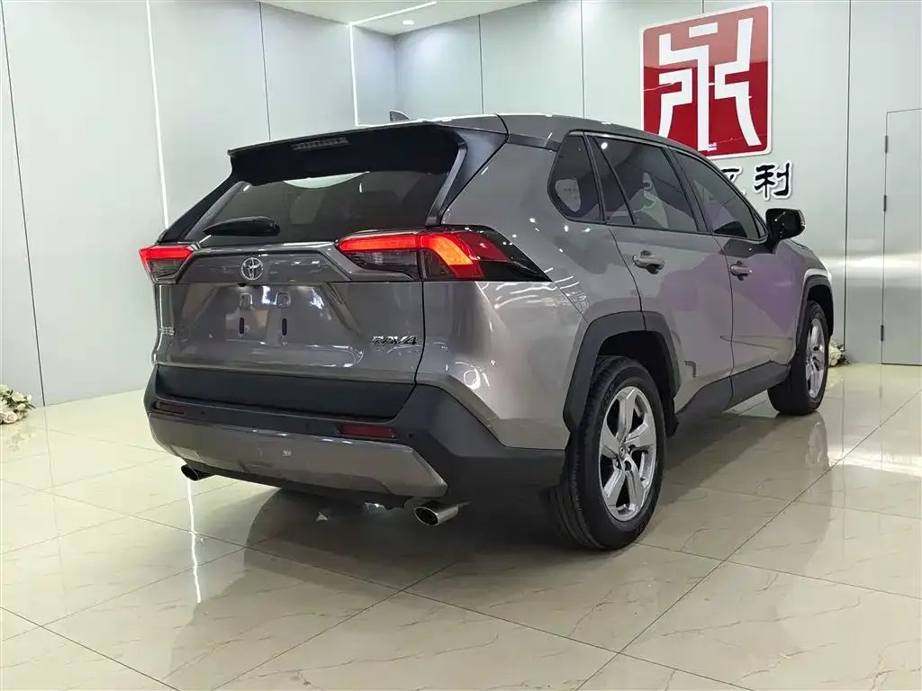 Toyota RAV4 2022 из CN, фото 2