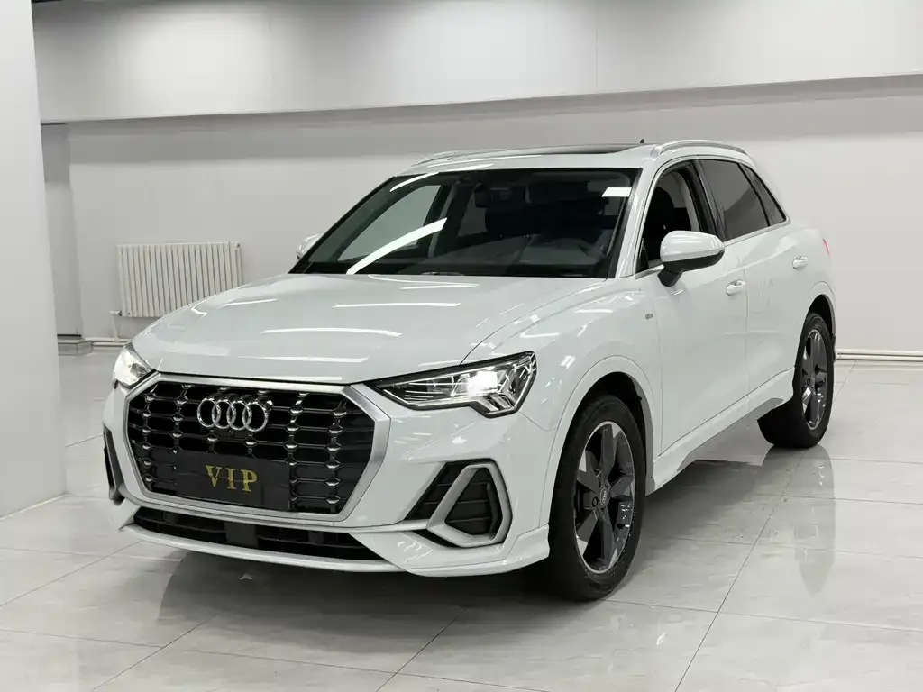 Audi Q3 — фото 1