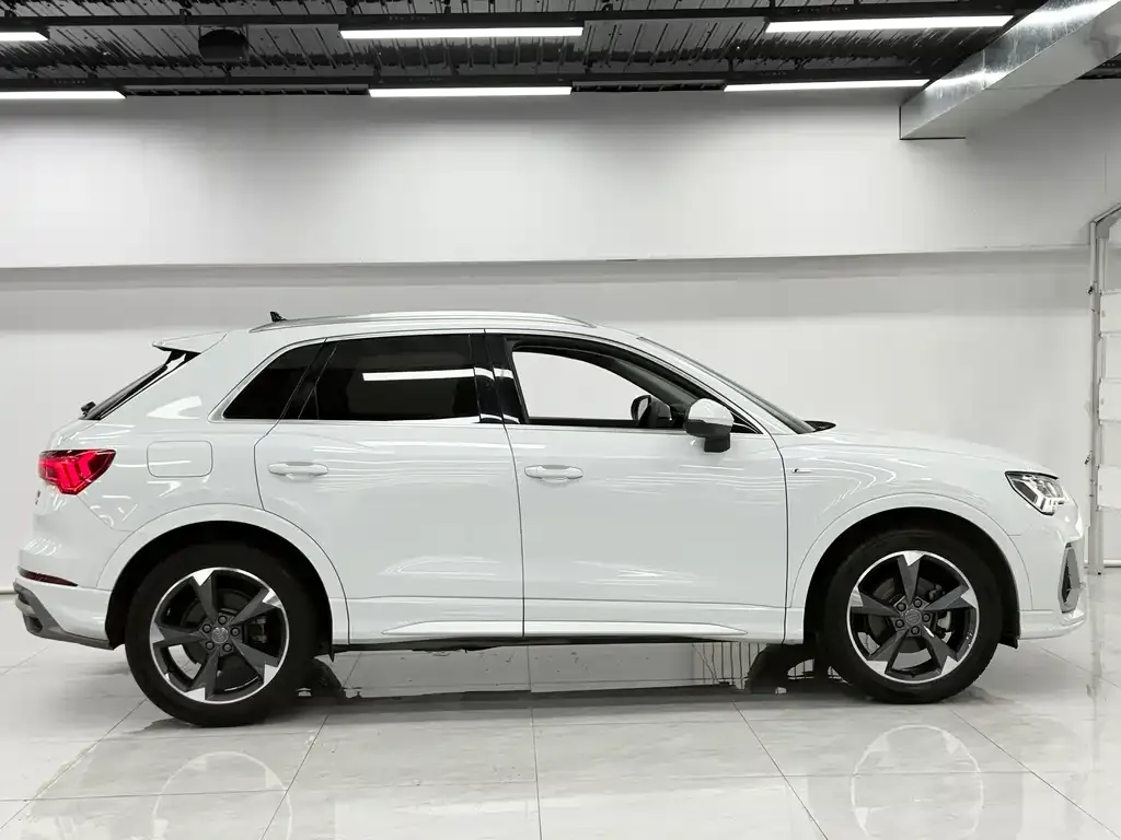 Audi Q3 — фото 10