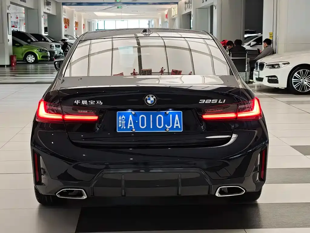 BMW 3 Series 2023 из CN, фото 10