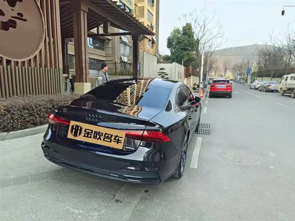 Audi A7L 2023 из CN, фото 9