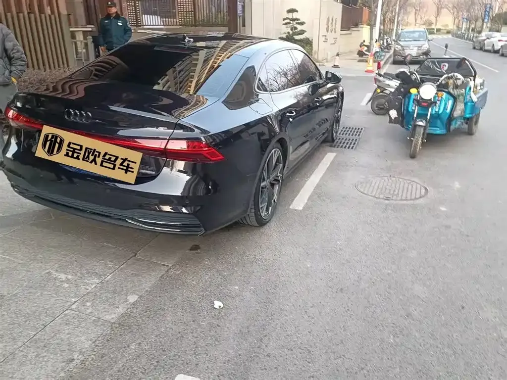 Audi A7L 2023 из CN, фото 7