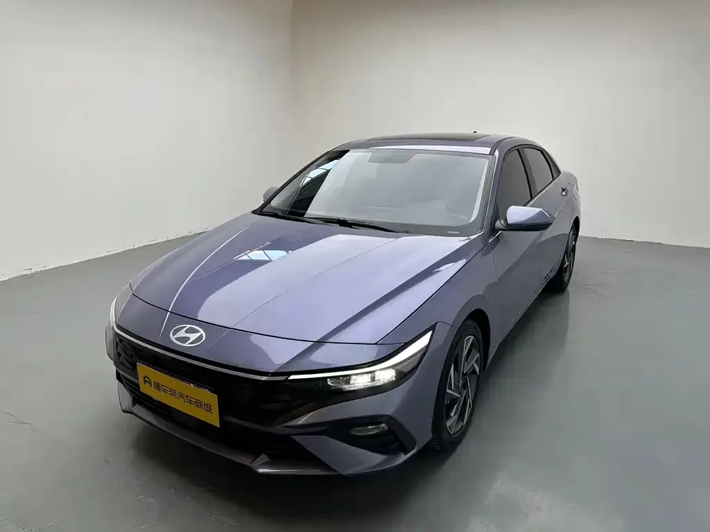 Hyundai Elantra — фото 1