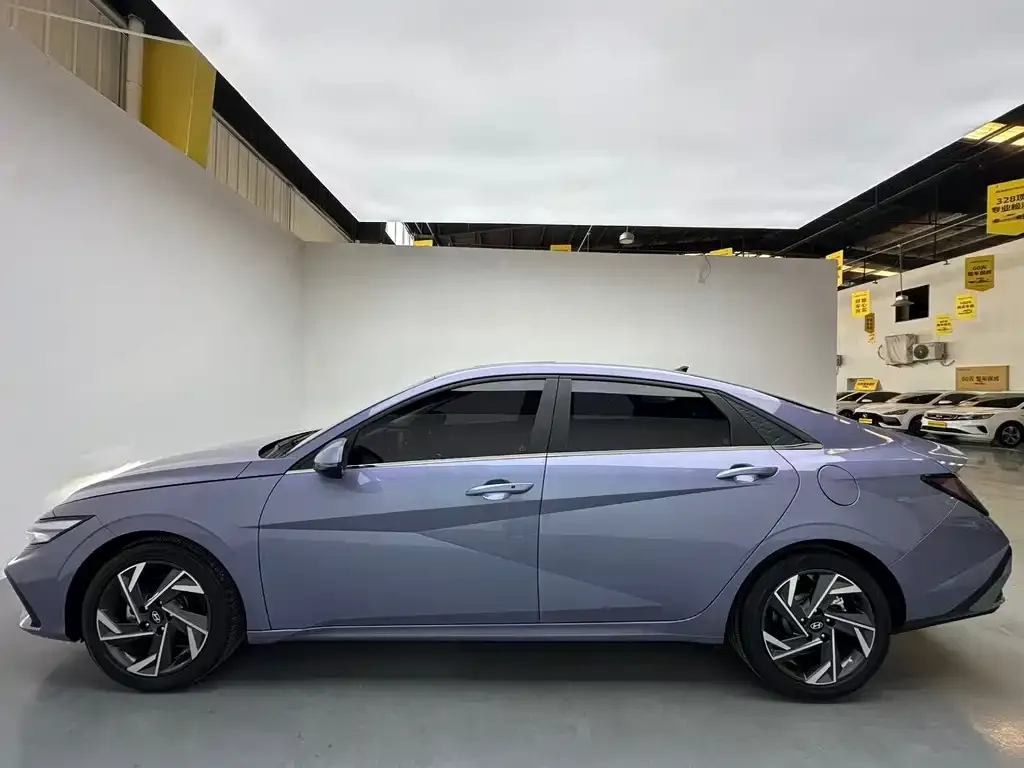 Hyundai Elantra — фото 2