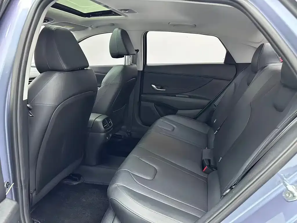 Hyundai Elantra — фото 6