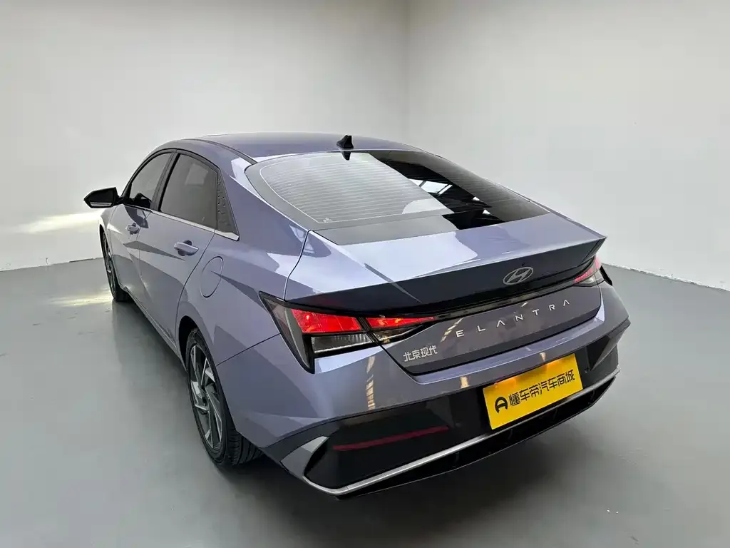 Hyundai Elantra — фото 3