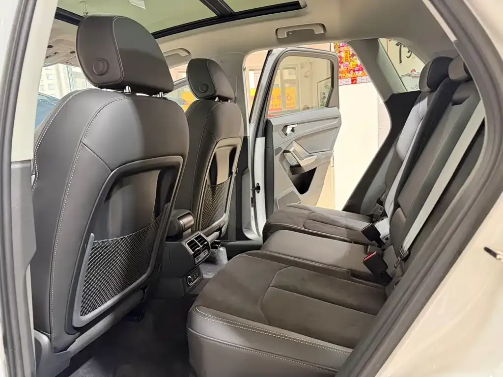 Audi Q3 2023 из CN, фото 2