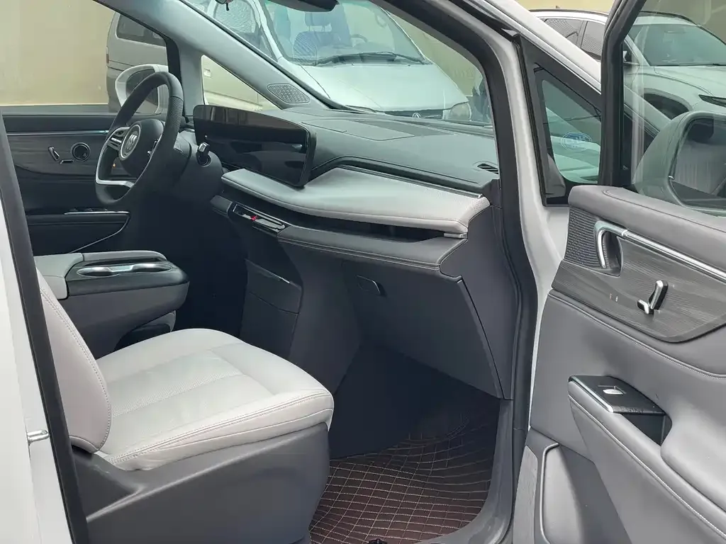 Buick GL8 2025 из CN, фото 9