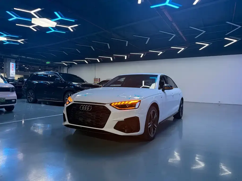 Audi A4L 2022 из CN, фото 1