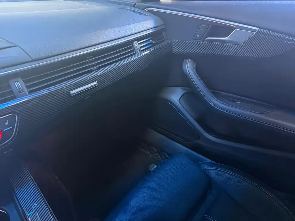 Audi A4L 2022 из CN, фото 8