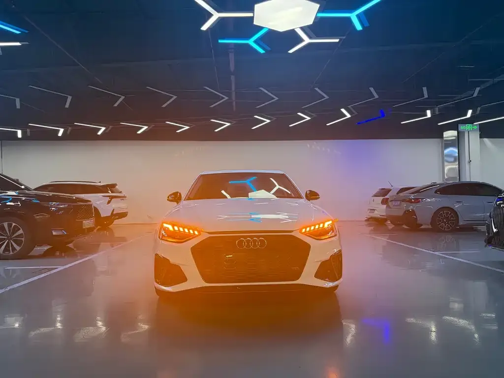 Audi A4L 2022 из CN, фото 2