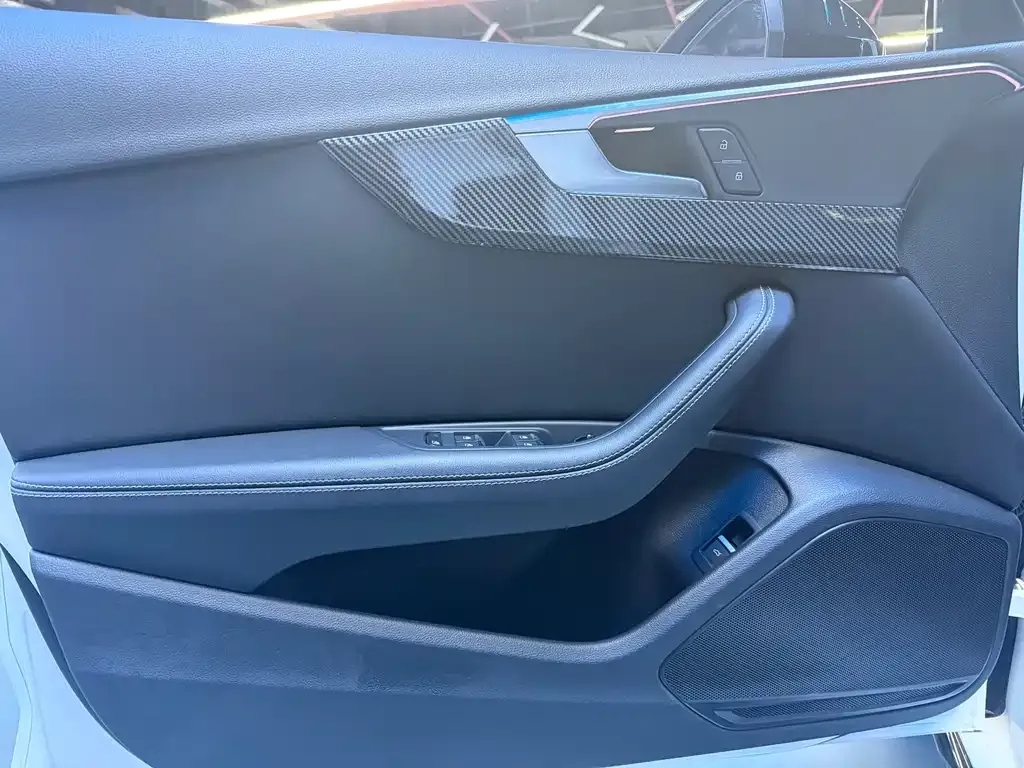 Audi A4L 2022 из CN, фото 10