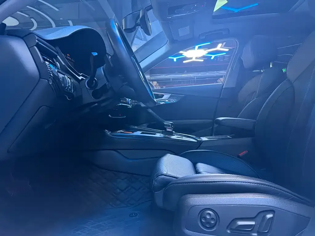Audi A4L 2022 из CN, фото 9