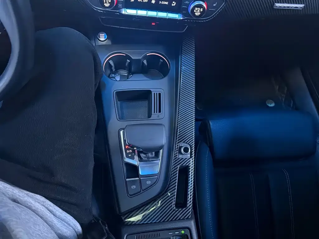 Audi A4L 2022 из CN, фото 5