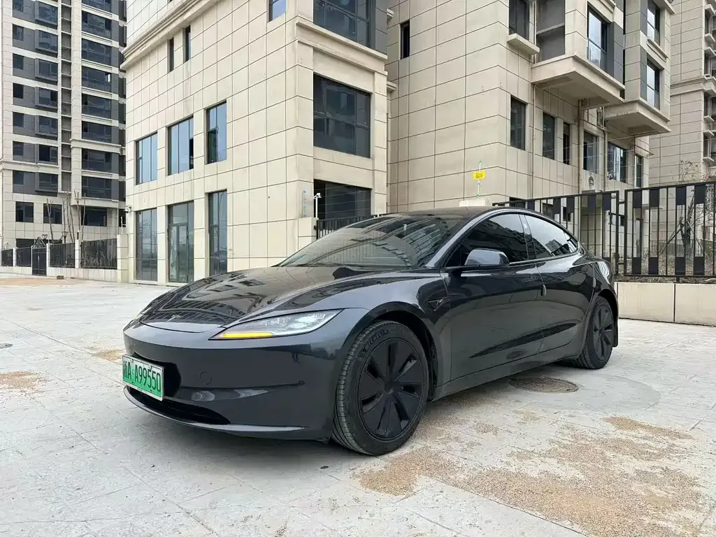 Tesla Model 3 — фото 1