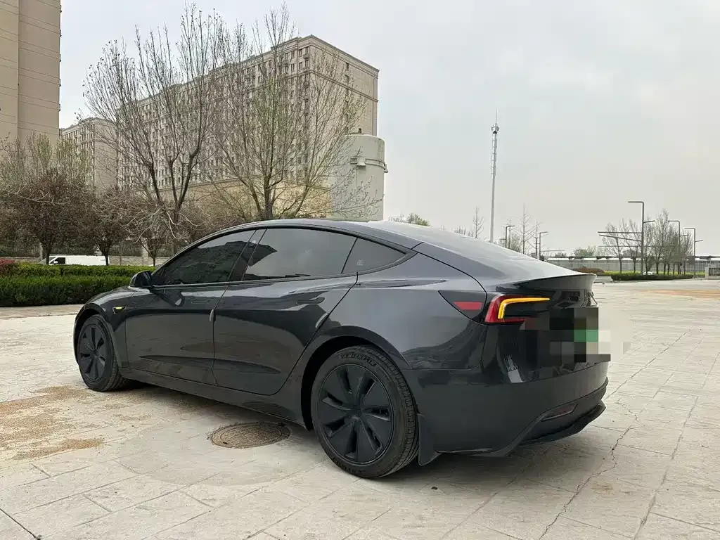 Tesla Model 3 — фото 2