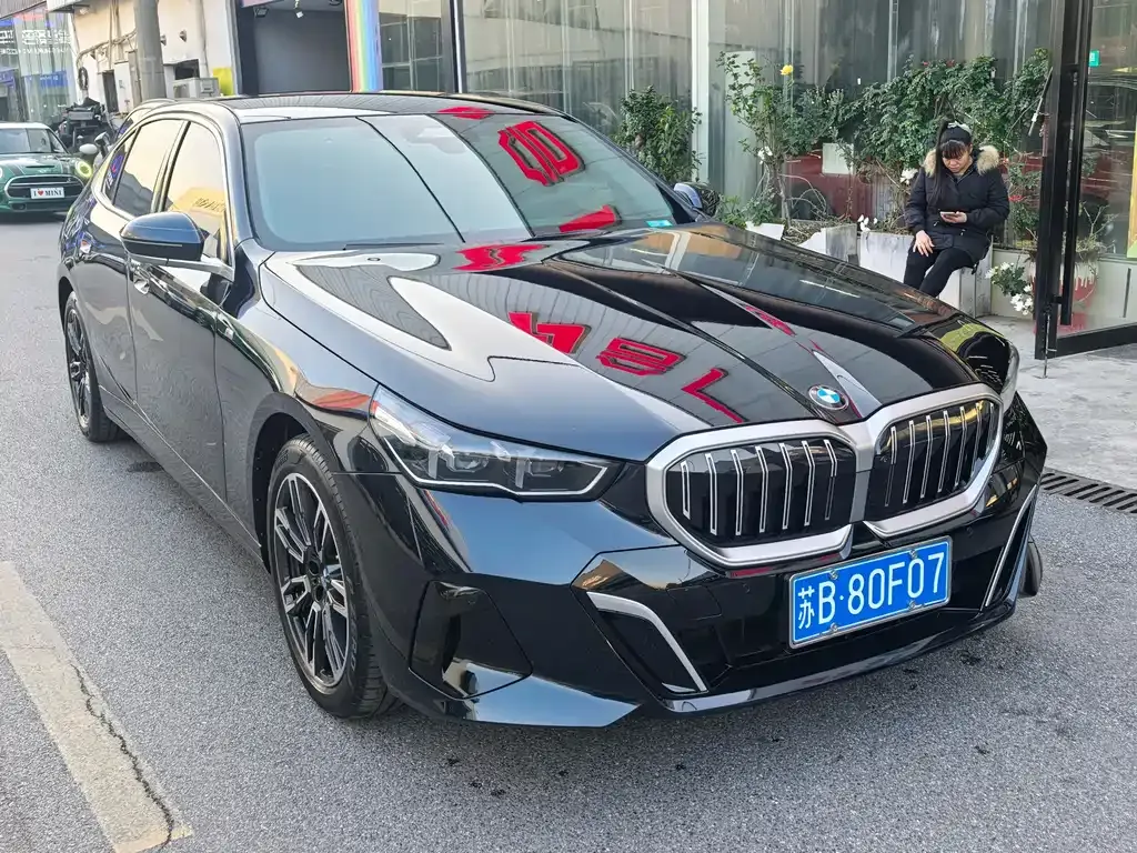 BMW 5 Series 2024 из CN, фото 9