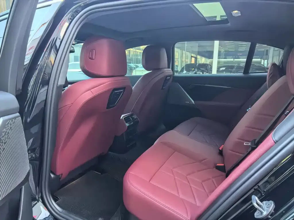 BMW 5 Series 2024 из CN, фото 3