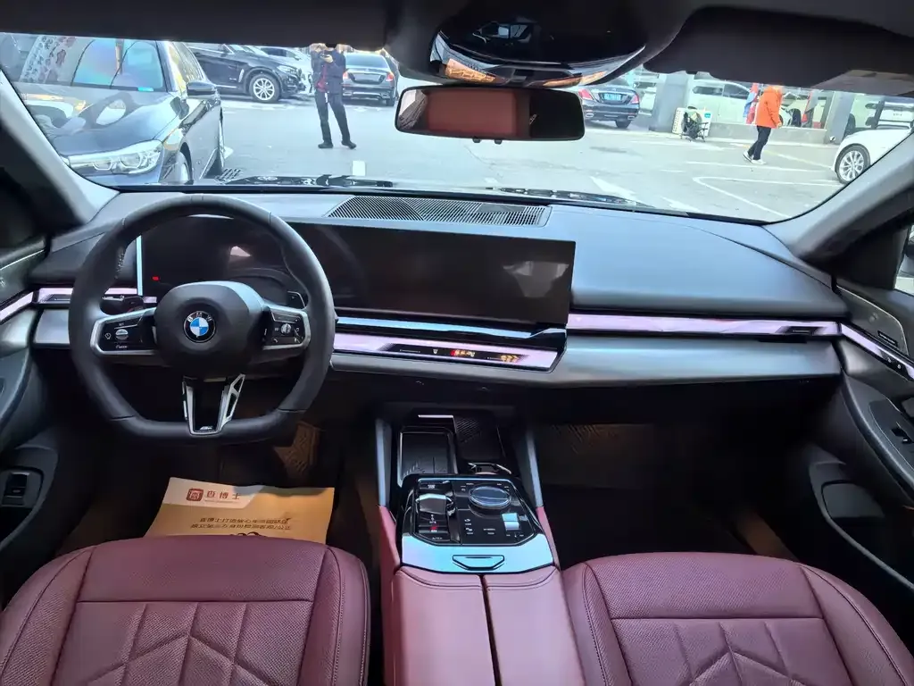 BMW 5 Series 2024 из CN, фото 5