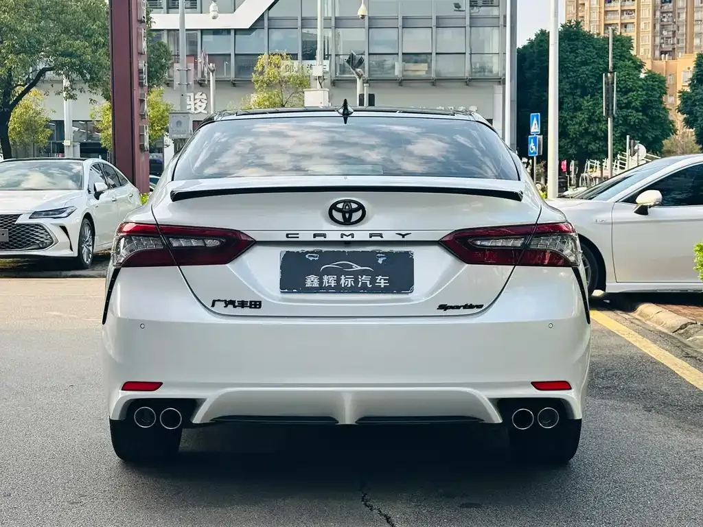 Toyota Camry 2022 из CN, фото 2