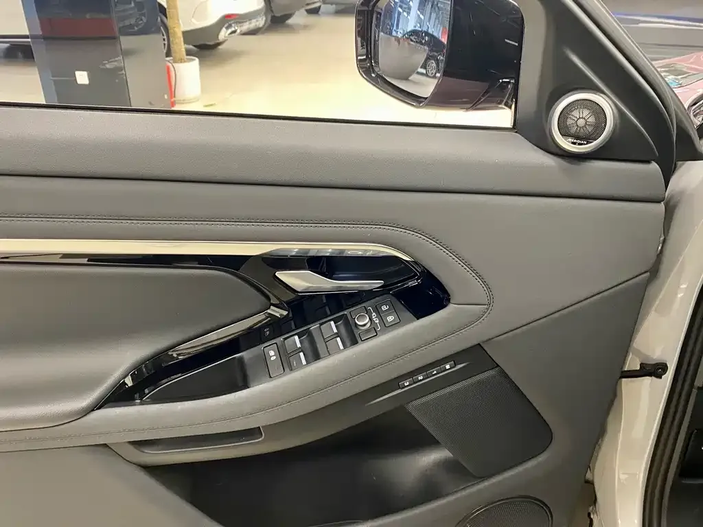 Land Rover Evoque 2024 из CN, фото 7