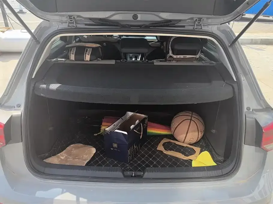 Volkswagen Golf 2023 из CN, фото 8