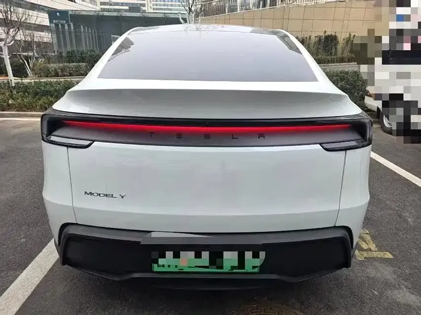 Tesla Model Y 2025 из CN, фото 6