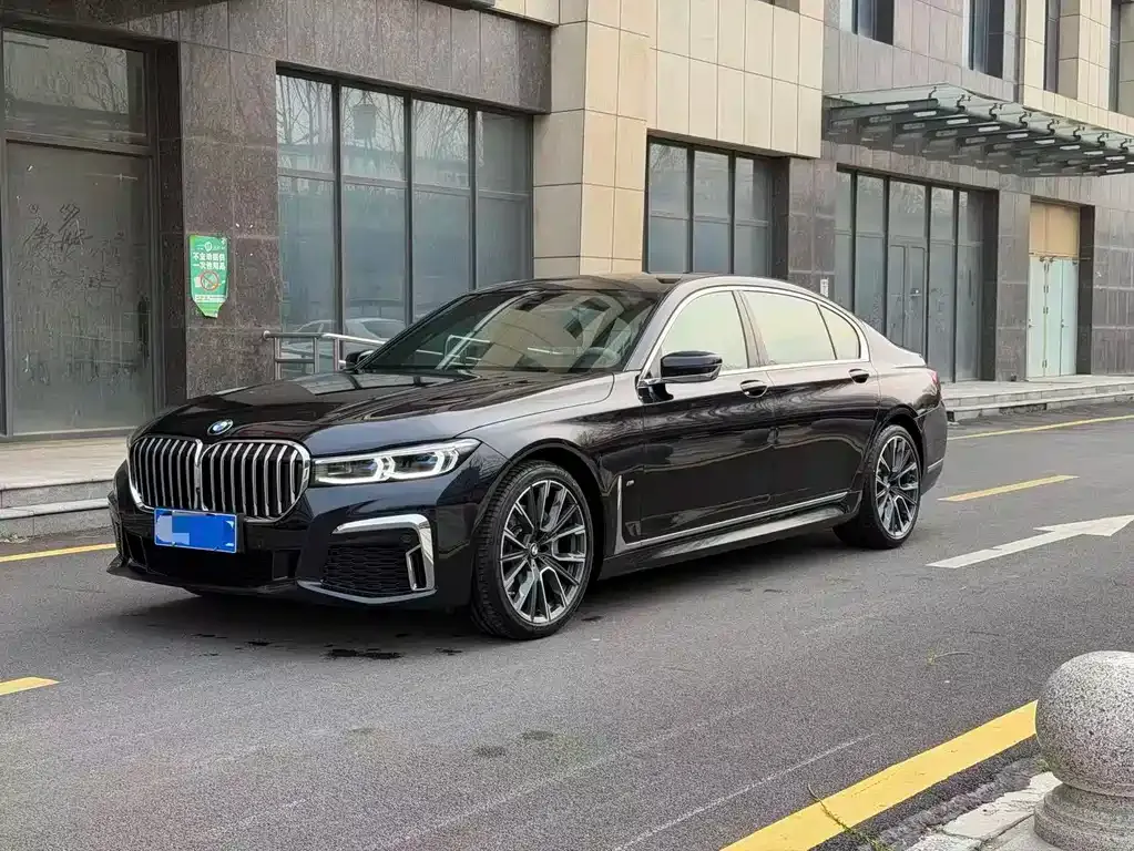 BMW 7 Series — фото 1
