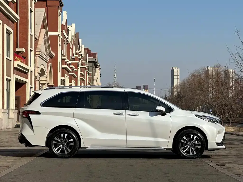 Toyota Granvia 2024 из CN, фото 7