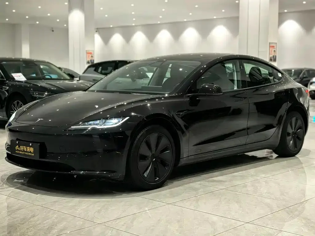 Tesla Model 3 — фото 1