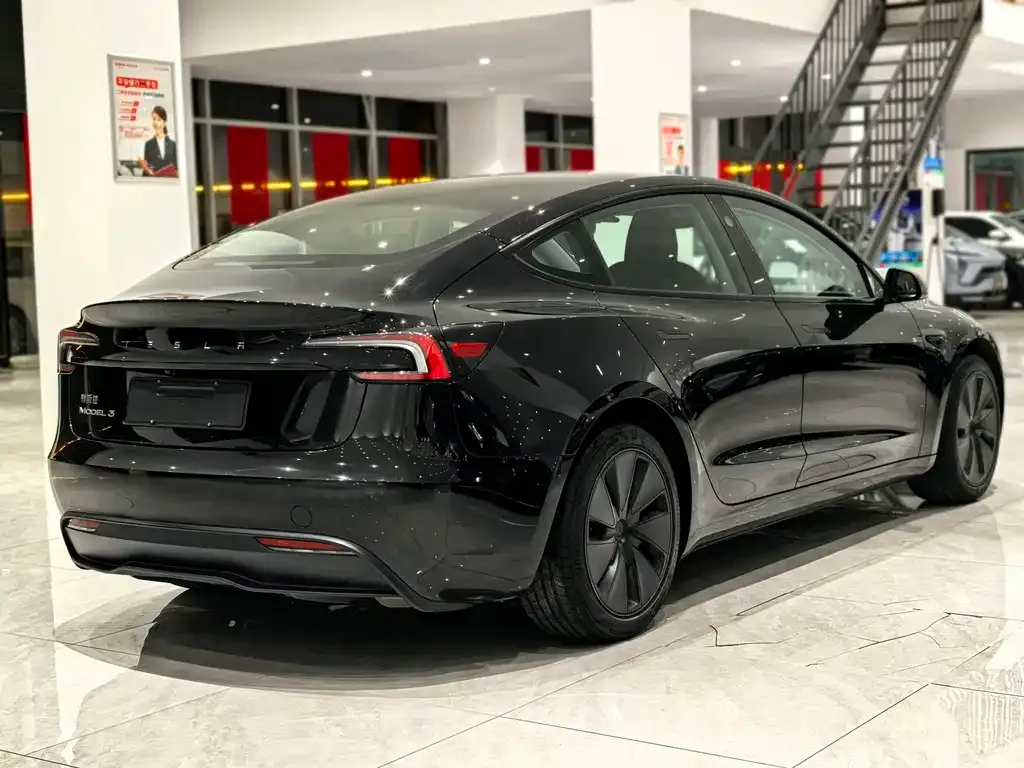 Tesla Model 3 — фото 5