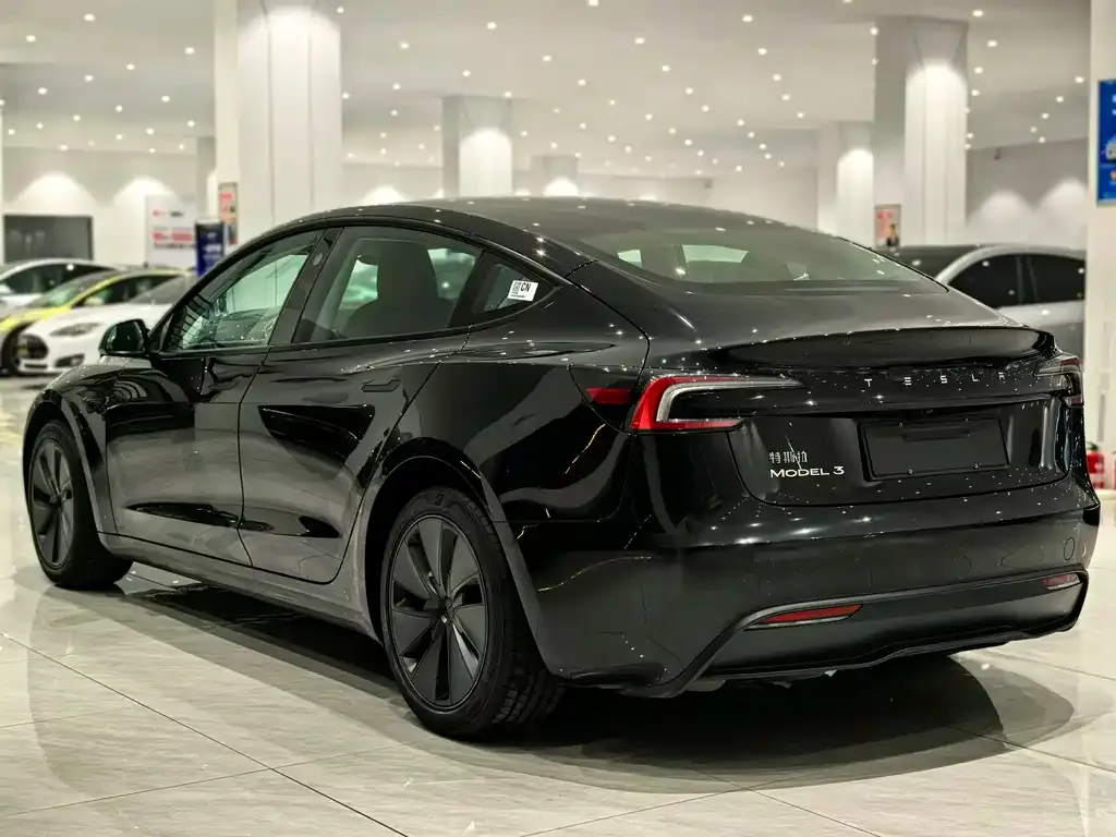 Tesla Model 3 — фото 8