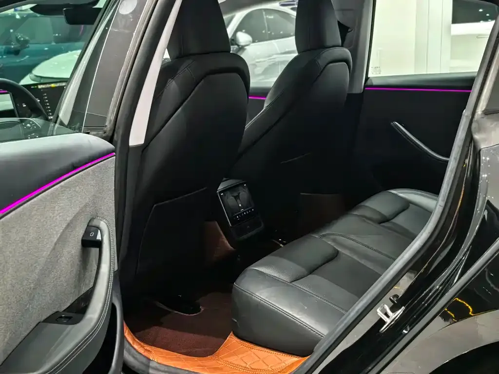 Tesla Model 3 — фото 10