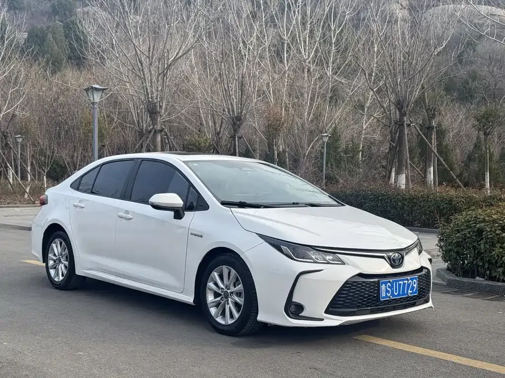 Toyota Corolla — фото 10