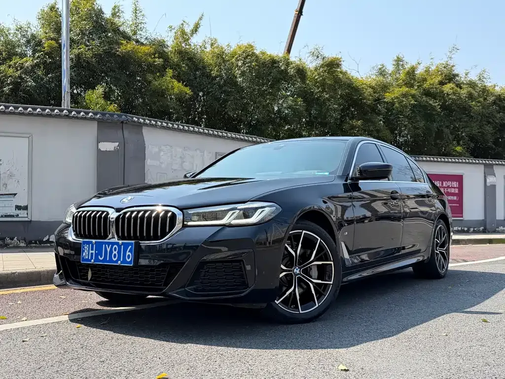 BMW 5 Series — фото 1