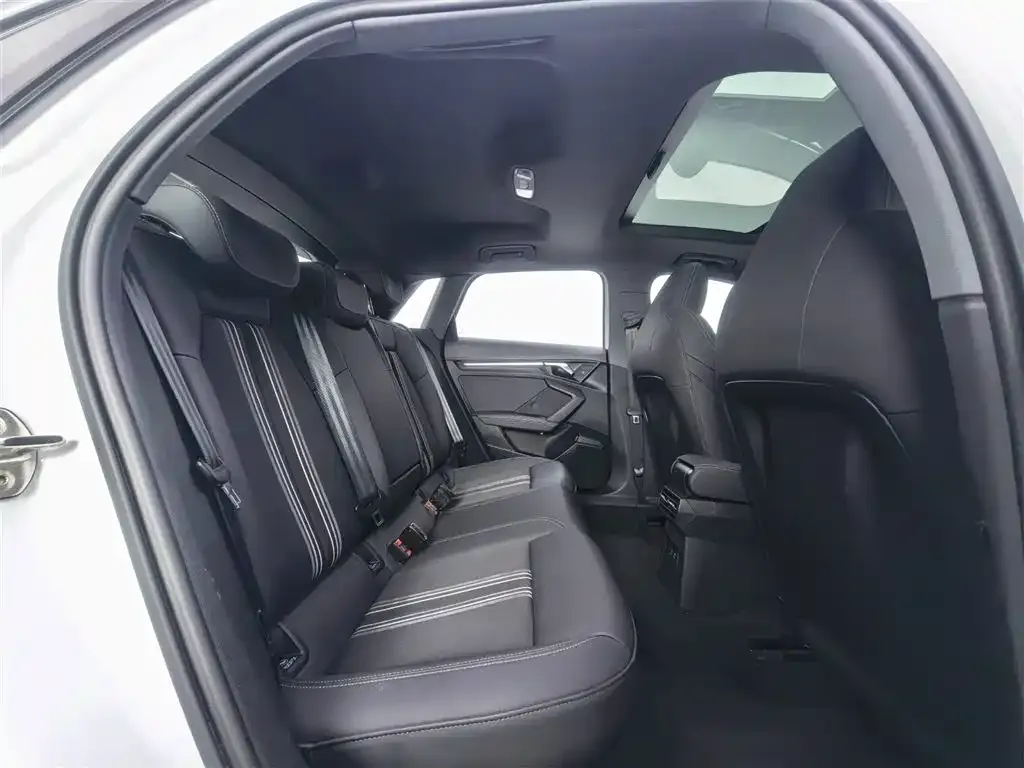 Audi A3 2023 из CN, фото 3