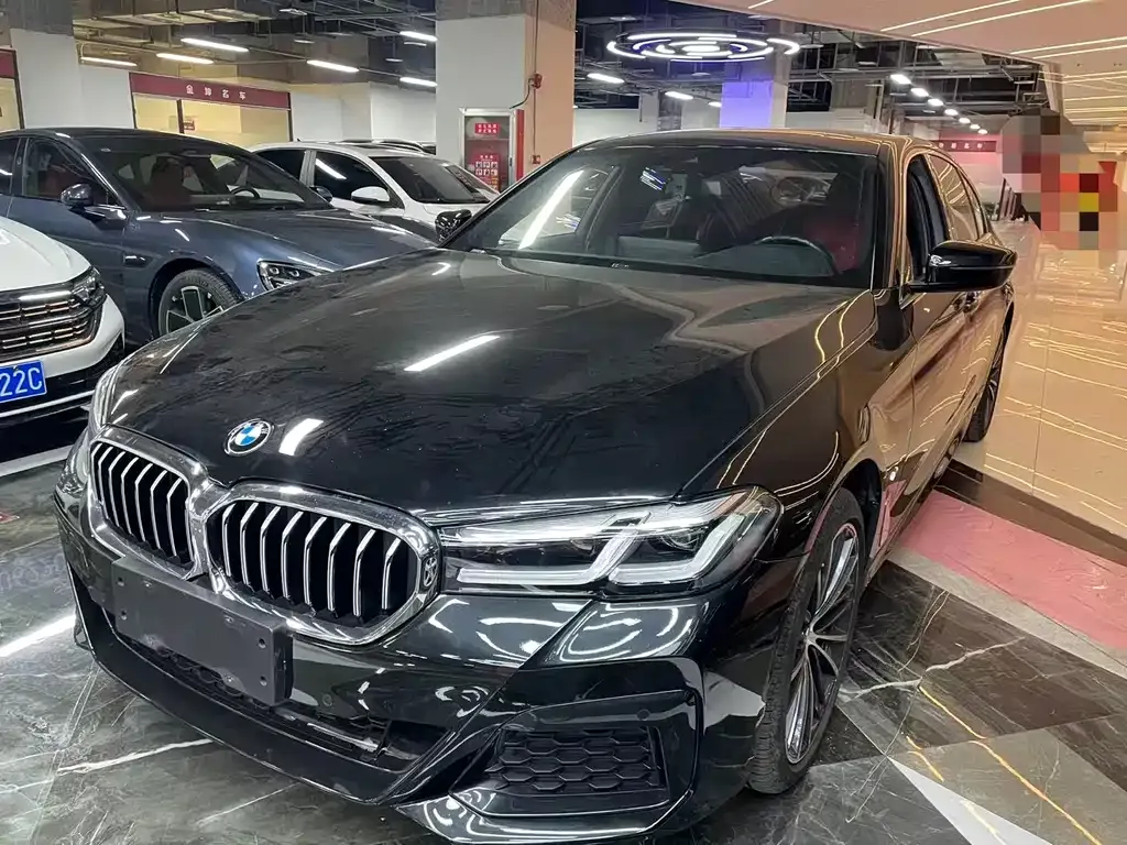 BMW 5 Series — фото 1