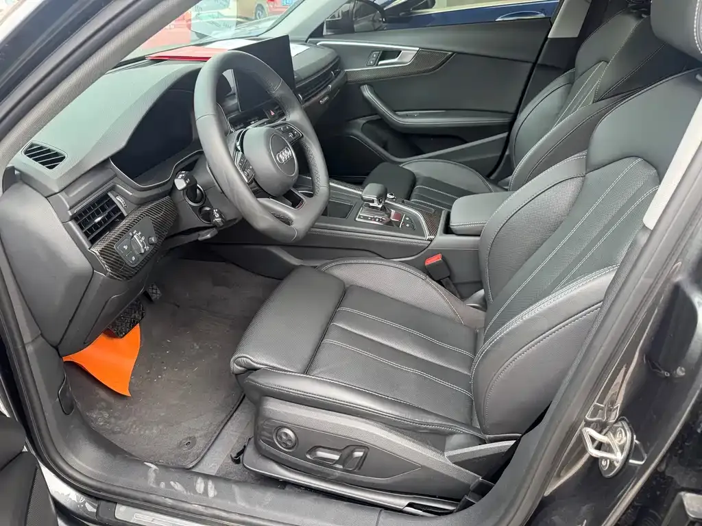 Audi A4L 2022 из CN, фото 2