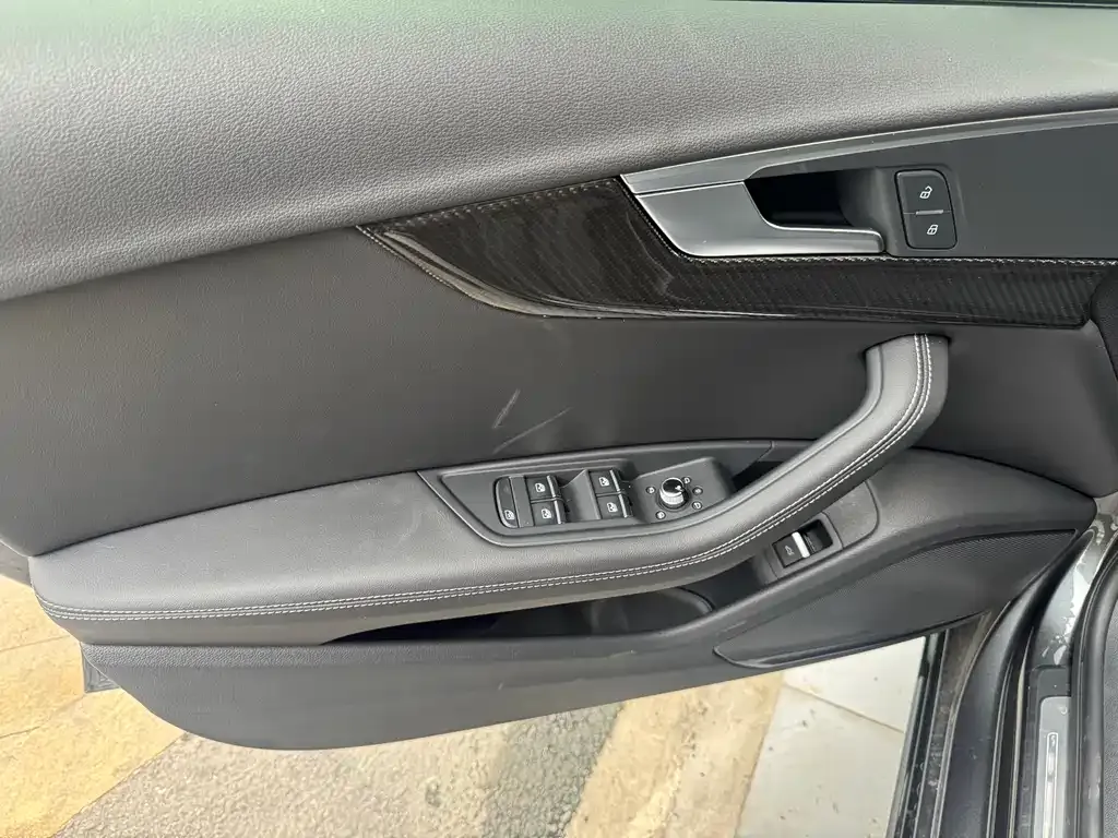 Audi A4L 2022 из CN, фото 6