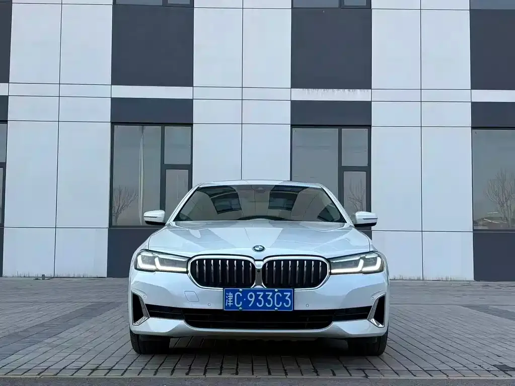 BMW 5 Series — фото 1