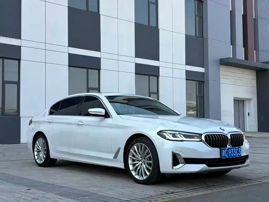 BMW 5 Series — фото 9