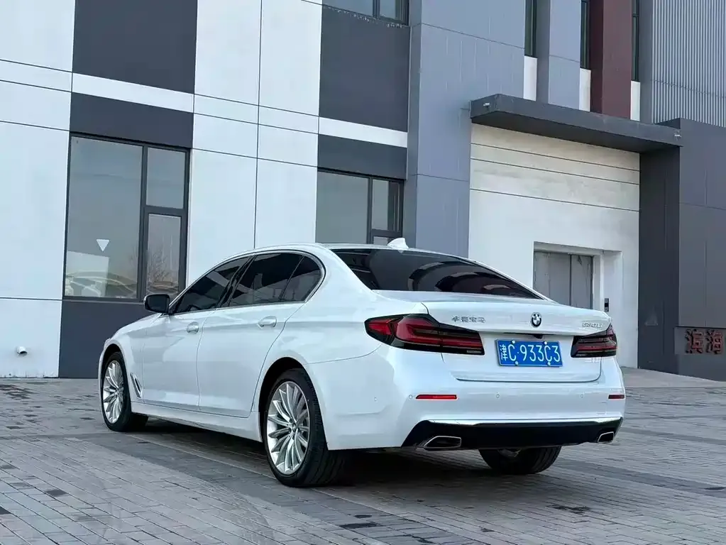 BMW 5 Series — фото 4