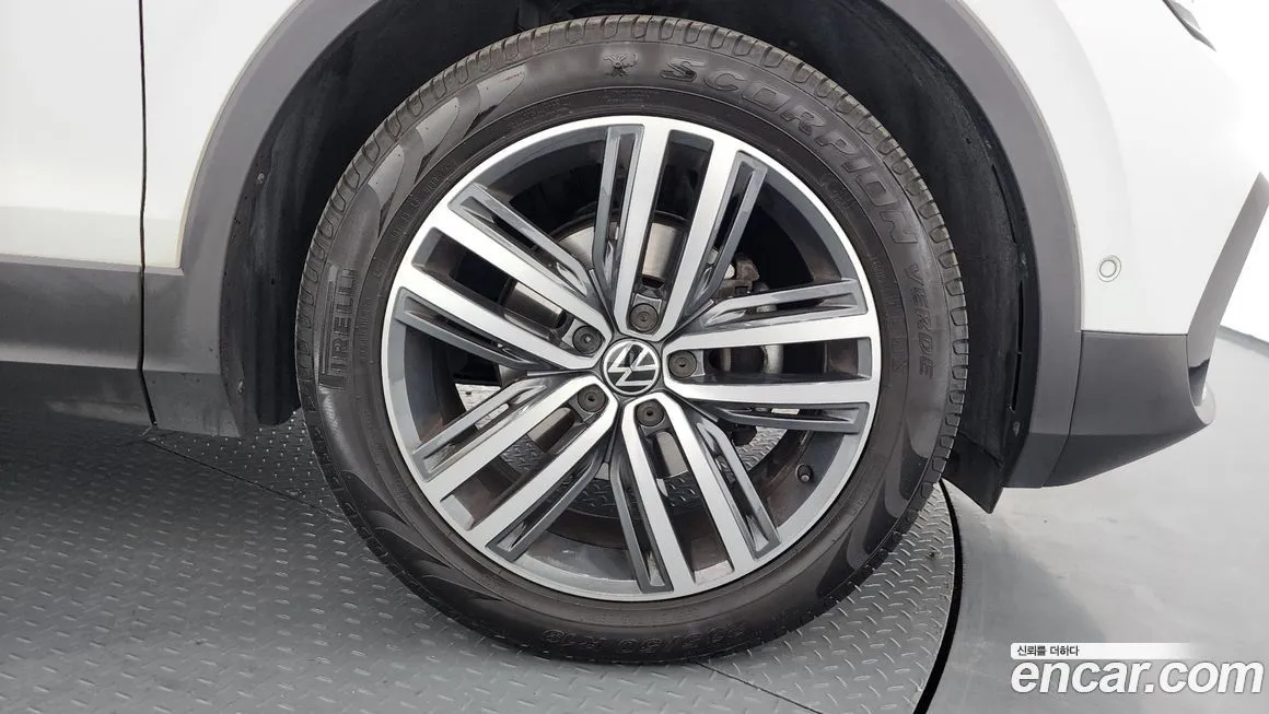 Volkswagen Tiguan — фото 9