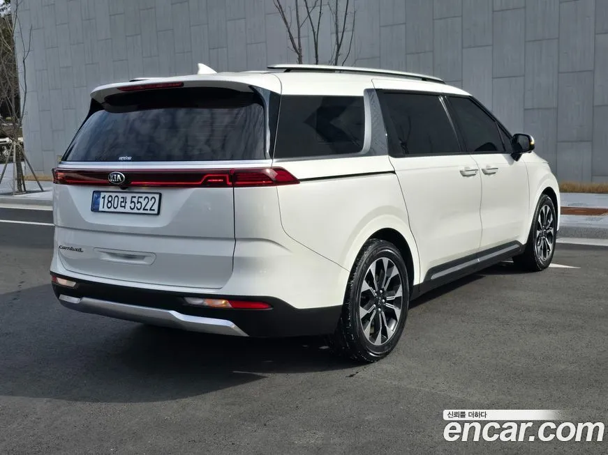 Kia Carnival — фото 10